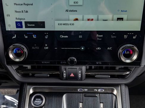 Used 2025 Lexus GX 550 w/ Accessory Package (2T) AWD/4WD image 26