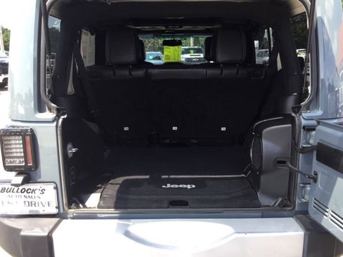 Used 2014 Jeep Wrangler Unlimited Sahara w/ Connectivity Group AWD/4WD image 35
