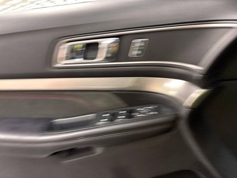 Used 2018 Ford Explorer XLT w/ Equipment Group 202A FWD image 36