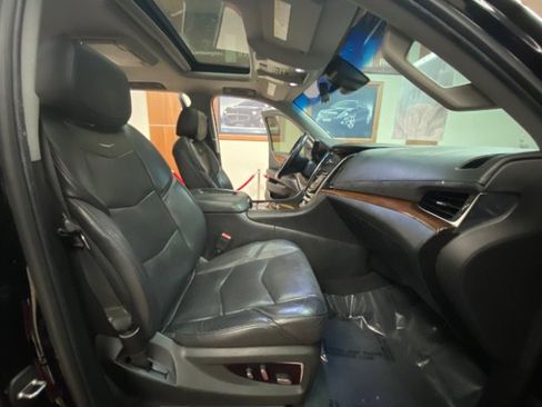 Used 2018 Cadillac Escalade ESV Luxury image 19