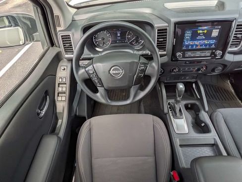 Used 2024 Nissan Frontier SV AWD/4WD image 18