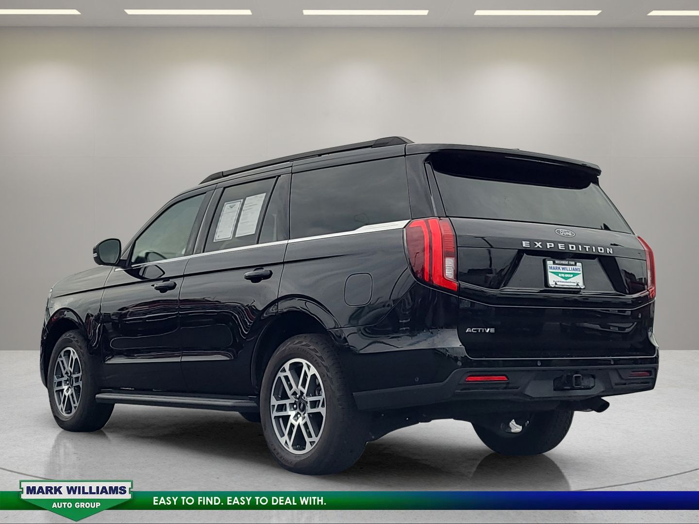 Certified 2025 Ford Expedition Active AWD/4WD image 6