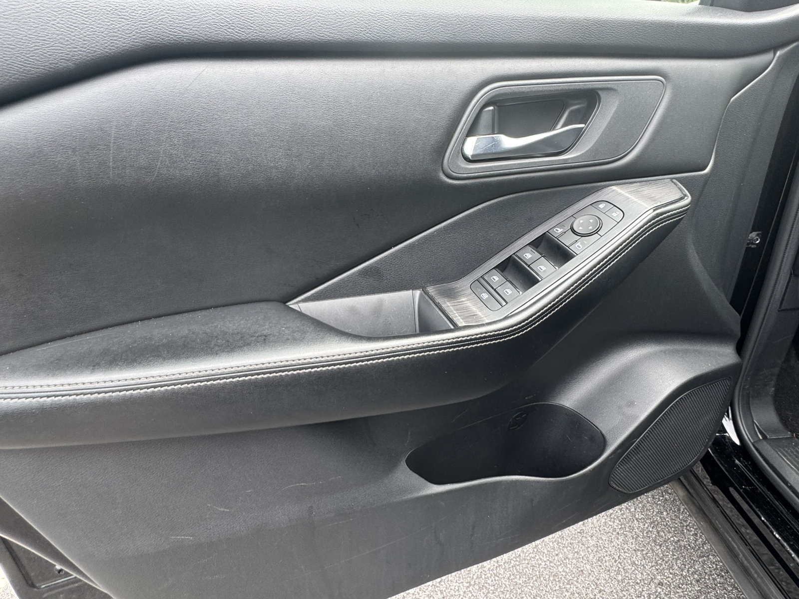 Used 2024 Nissan Rogue SV AWD/4WD image 11