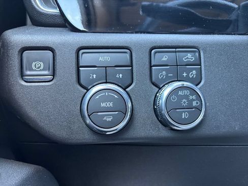 Used 2026 GMC Sierra 1500 SLT AWD/4WD image 17