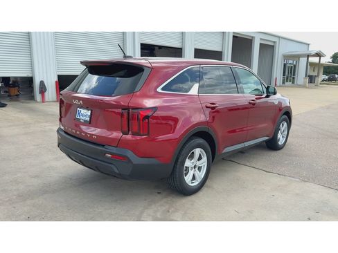 Used 2022 Kia Sorento LX FWD image 8