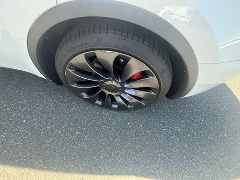 Used 2021 Tesla Model Y Performance AWD/4WD image 9