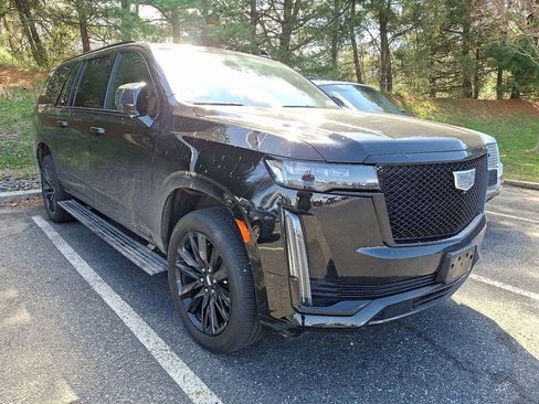 Used 2023 Cadillac Escalade ESV Sport Platinum image 3