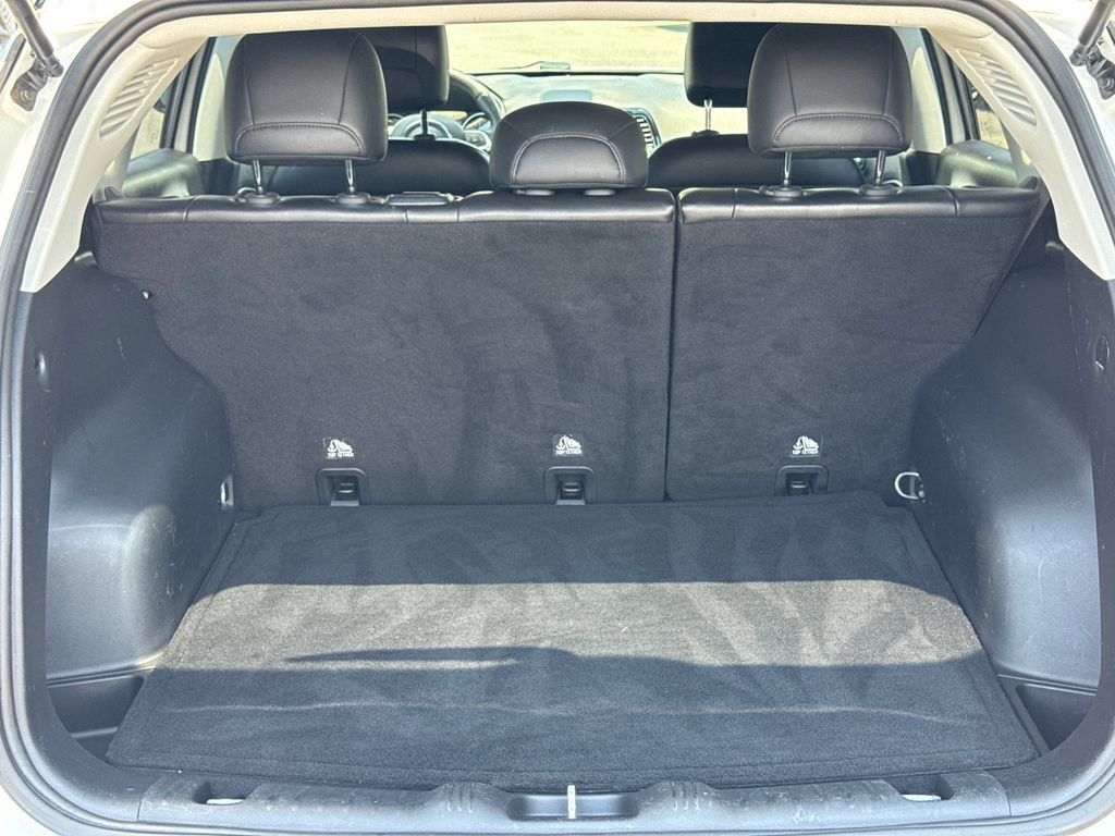 Used 2019 Jeep Compass Limited FWD image 18