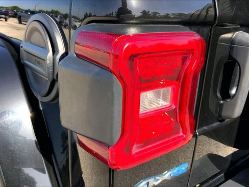 Used 2024 Jeep Wrangler Unlimited Sahara AWD/4WD image 28