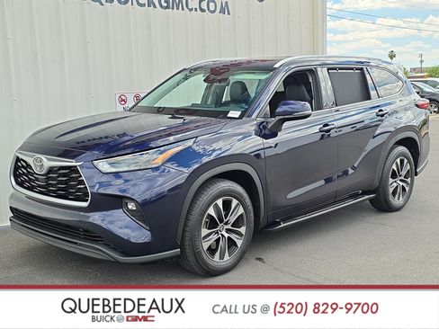 Used 2022 Toyota Highlander XLE FWD image 3