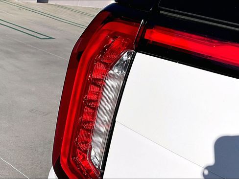 Used 2022 GMC Yukon AT4 image 31