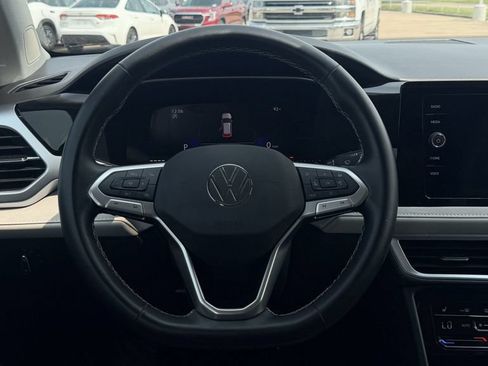 Used 2025 Volkswagen Taos SE FWD image 14