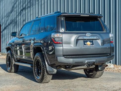 Used 2019 Toyota 4Runner SR5 4X4 W/ UPGRADES / GREAT image 4