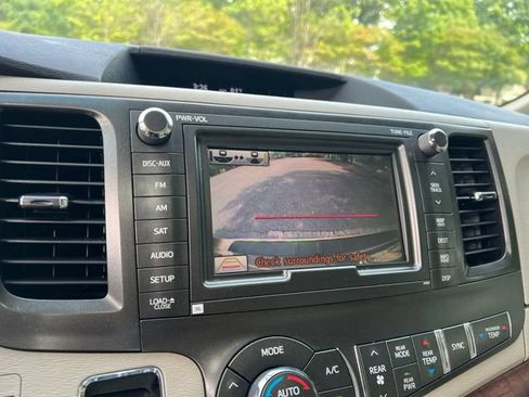 Used 2013 Toyota Sienna XLE w/ Premium Pkg FWD image 39