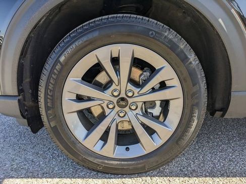 Used 2025 Ford Explorer Active w/ Active Comfort Package image 10