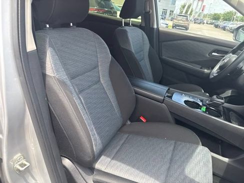 Used 2023 Nissan Rogue SV FWD image 12