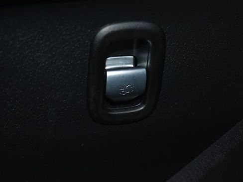 Used 2023 Mercedes-Benz C 300 4MATIC Sedan image 7