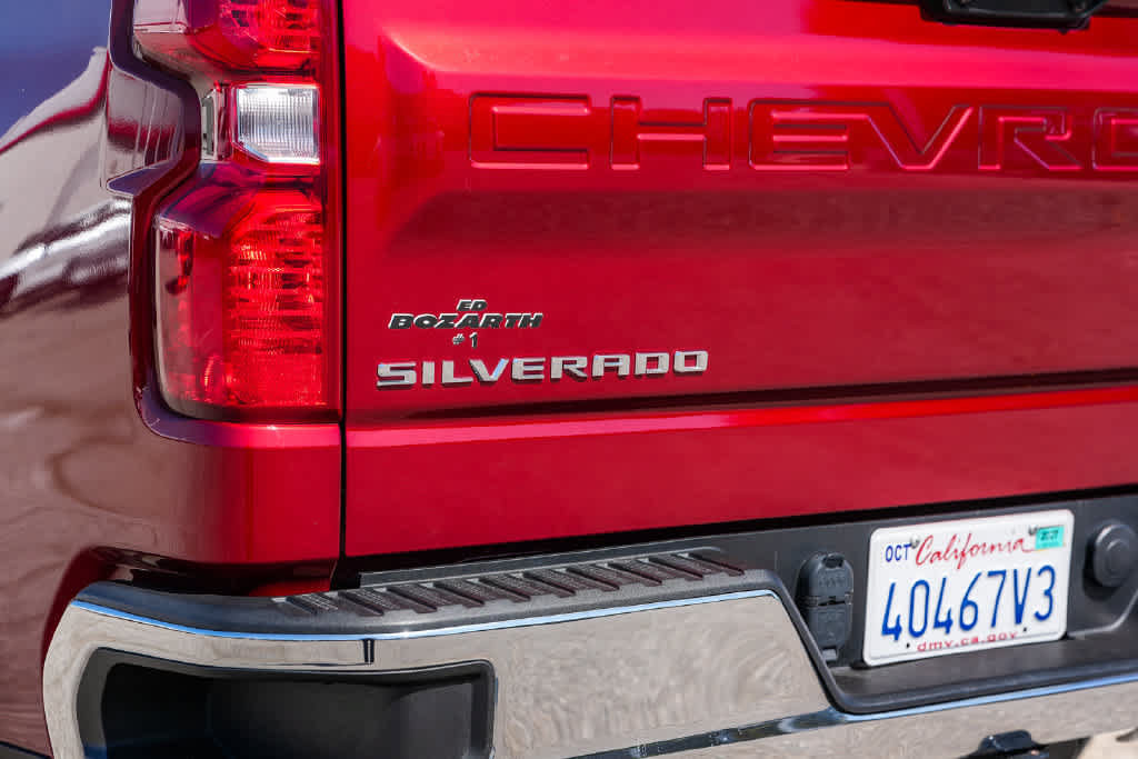 Used 2023 Chevrolet Silverado 1500 LT AWD/4WD image 9