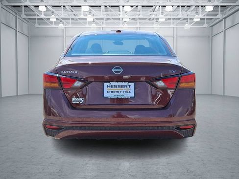 Used 2024 Nissan Altima 2.5 SV FWD image 6