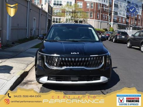 Used 2025 Kia Carnival FWD image 1