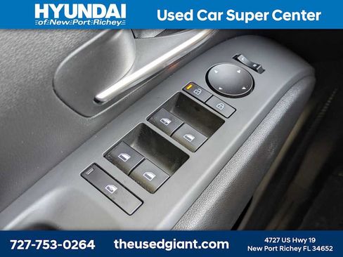 Used 2025 Hyundai Tucson SE FWD image 25