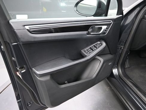 Used 2020 Porsche Macan AWD/4WD image 13