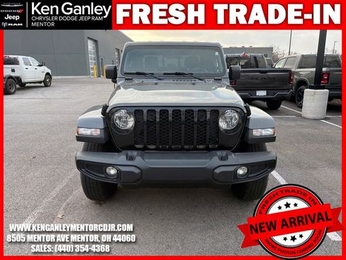 Used 2022 Jeep Gladiator Sport image 3