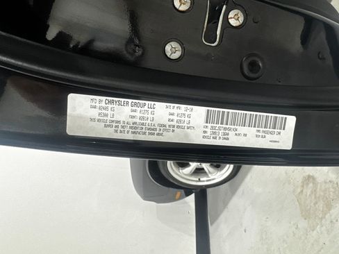 Used 2011 Dodge Challenger R/T image 29