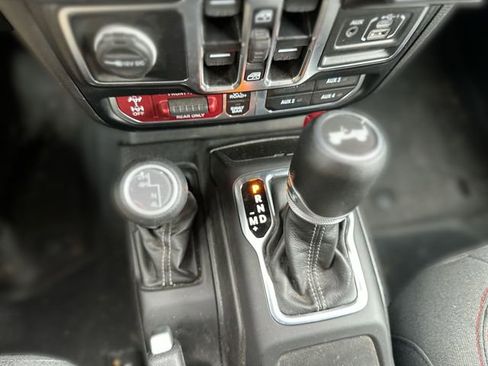 Used 2024 Jeep Wrangler Unlimited Rubicon w/ XTREMEE 35" Tire Package AWD/4WD image 22
