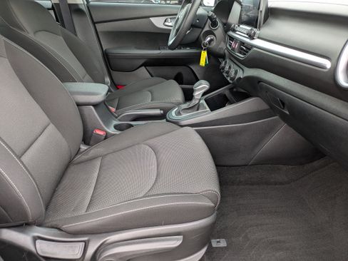 Used 2023 Kia Forte LXS w/ LXS Technology Package image 11
