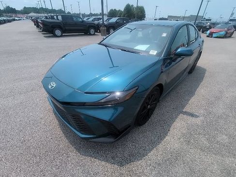 Used 2025 Toyota Camry SE w/ Convenience Package FWD image 9