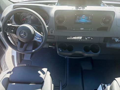 Used 2024 Mercedes-Benz Sprinter 3500 image 38
