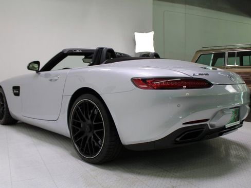 Used 2019 Mercedes-Benz AMG GT Roadster image 3