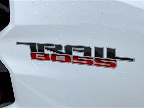 Used 2025 Chevrolet Colorado Trail Boss image 24