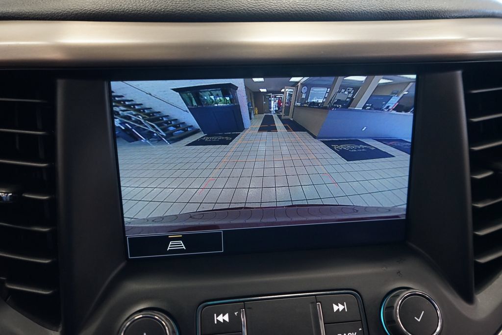 Used 2022 GMC Acadia Denali AWD/4WD image 9
