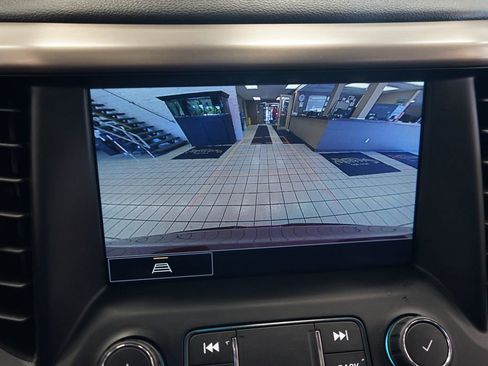 Used 2022 GMC Acadia Denali AWD/4WD image 9