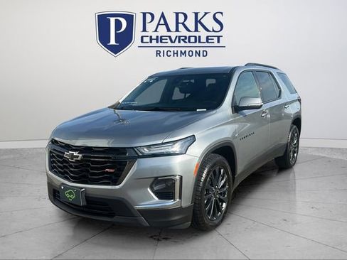 Used 2023 Chevrolet Traverse RS image 3