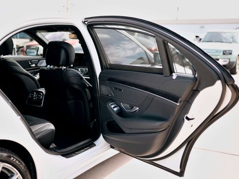 Used 2019 Mercedes-Benz S 560 Sedan w/ AMG Line Exterior image 19