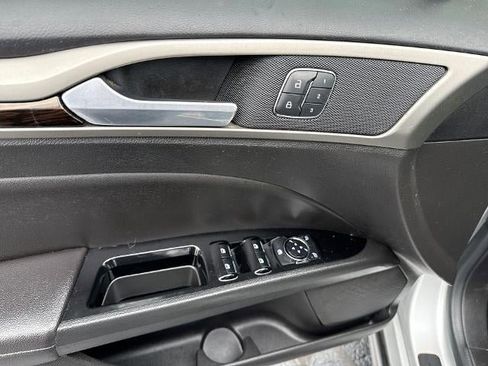 Used 2014 Ford Fusion SE w/ Equipment Group 202A image 23