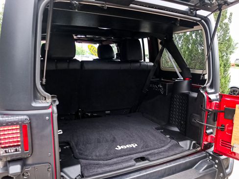 Used 2012 Jeep Wrangler Unlimited Sport AWD/4WD image 31
