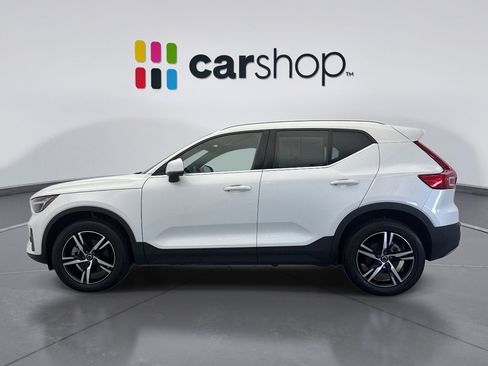 Used 2024 Volvo XC40 B5 Core AWD/4WD image 2