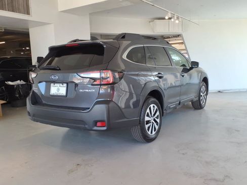 Used 2024 Subaru Outback Premium AWD/4WD image 4