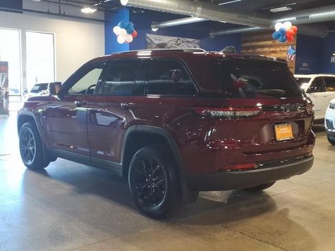 Used 2024 Jeep Grand Cherokee Altitude AWD/4WD image 8