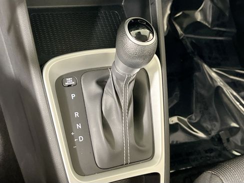 Used 2023 Hyundai Venue SE FWD image 16