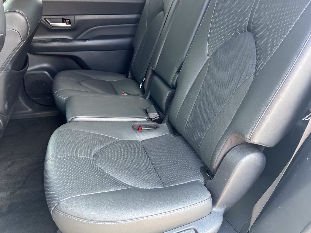 Used 2024 Toyota Grand Highlander AWD image 15