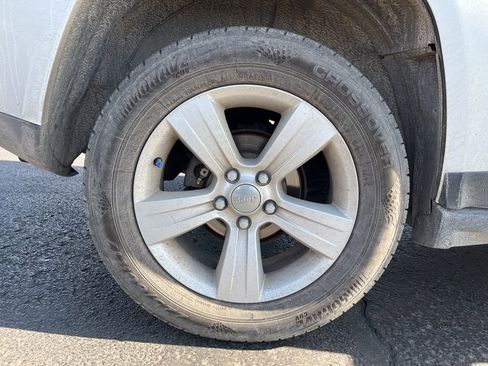 Used 2015 Jeep Compass Latitude image 11