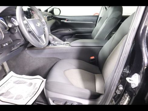 Used 2021 Toyota Camry LE FWD image 33