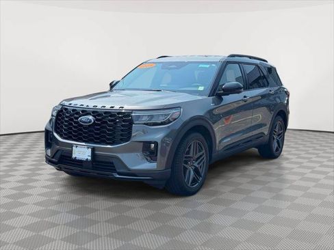 Used 2026 Ford Explorer ST-Line w/ ST-Line Street Pack AWD/4WD image 3