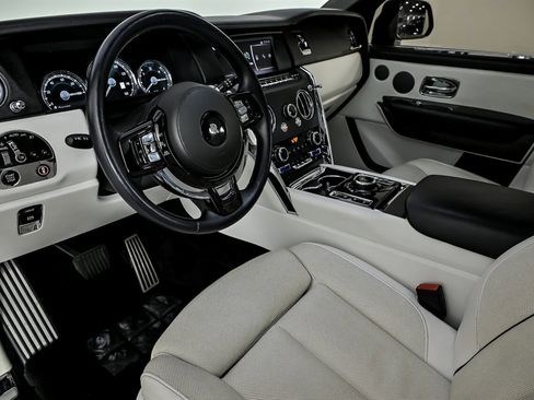 Used 2019 Rolls-Royce Cullinan image 20