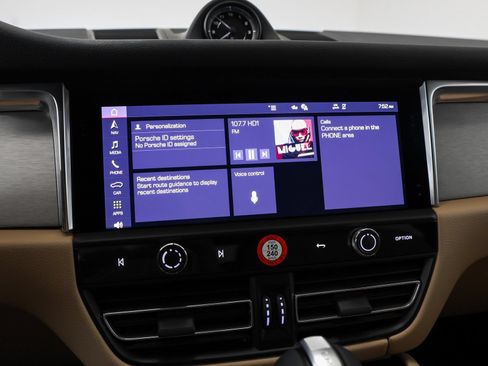 Certified 2026 Porsche Macan AWD/4WD image 30